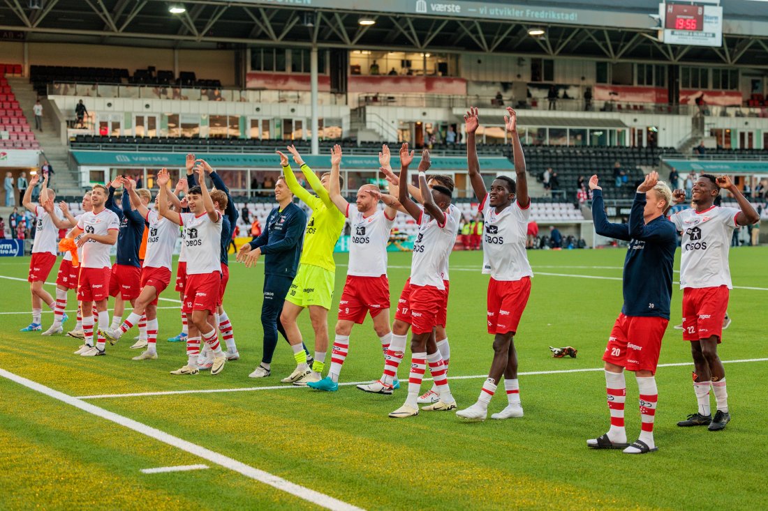 FFK feirer 2-0 seier etter eliteseriekampen i fotball mellom Fredrikstad og Odd på Fredrikstad stadion. (Foto: Thomas Andersen / NTB)