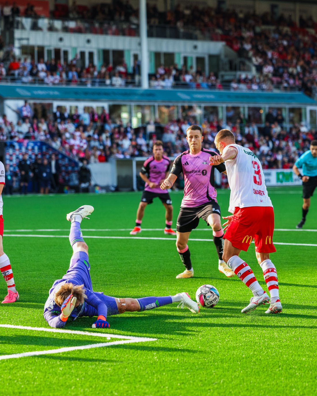 Brage Skaret var nære å sende oss opp i 3-1, men avslutningen hans gikk over mål. (Foto: Qwerty AS)