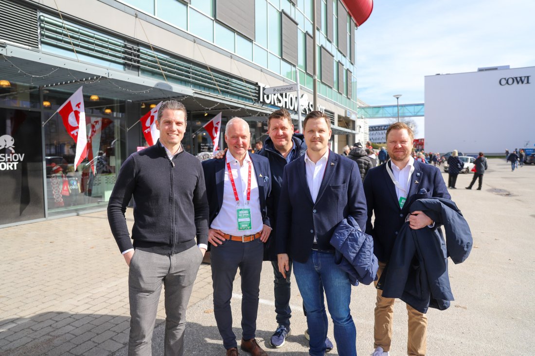 Jostein Lunde (t.h) er trygg på at Andreas Hagen er rett mann til å lede FFKs A-lag de neste årene. (Foto: Harry Johannson)