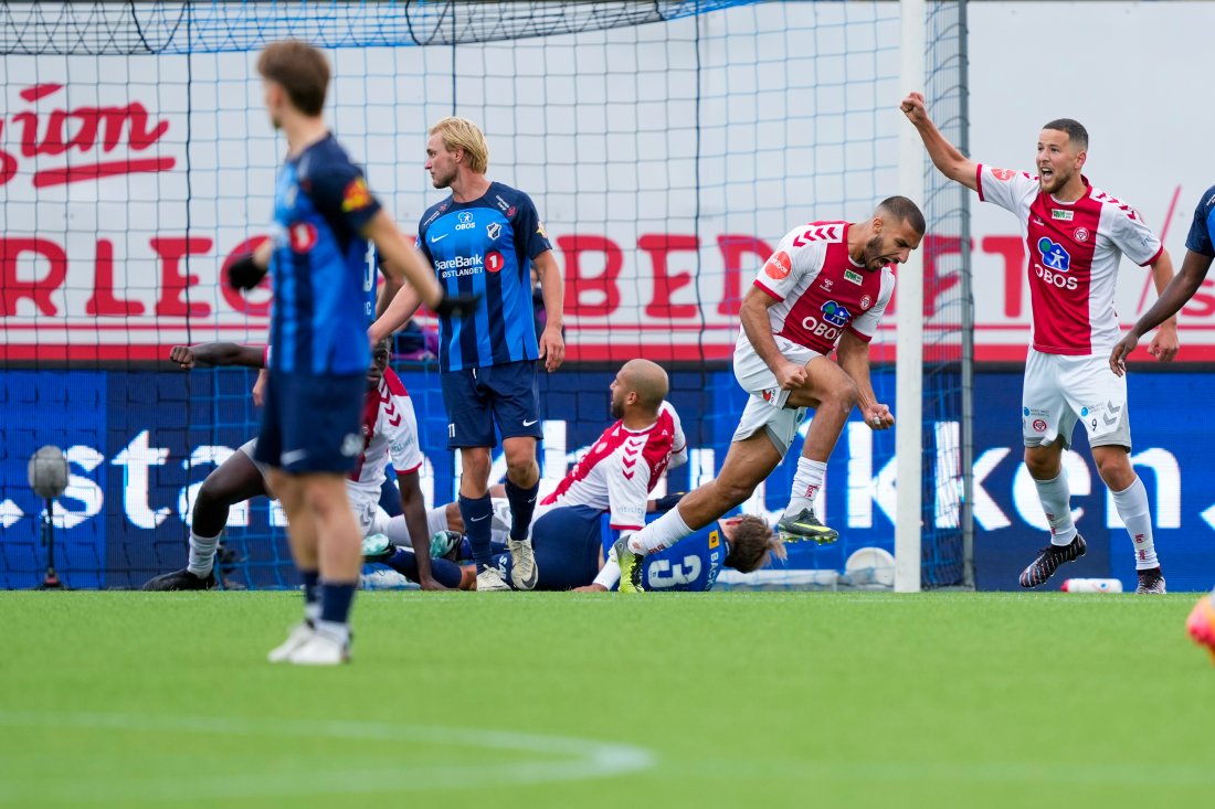 KFUMs Ayoub Aleesami utligner til 2 - 2 under kvartfinalen i NM i fotball mellom Stabæk og KFUM på Nadderud Stadion. (Foto: Beate Oma Dahle / NTB)