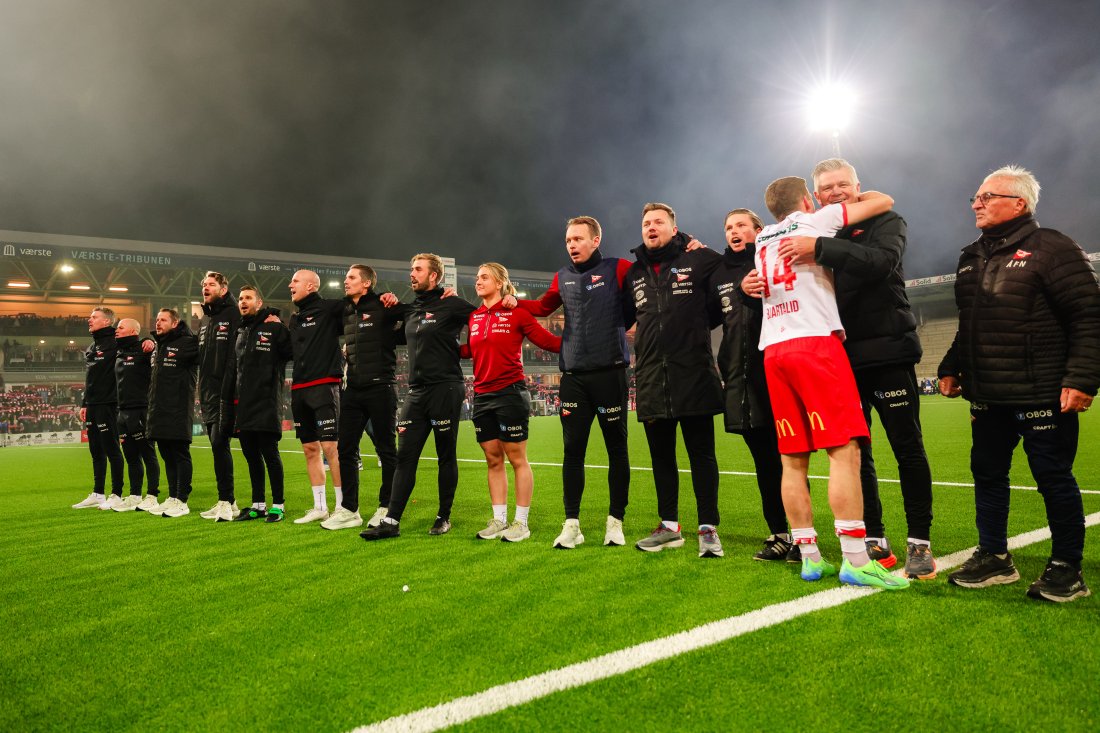 Det var ville jubelscener etter semifinalen på Stadion onsdag kveld. (Foto: Qwerty AS)