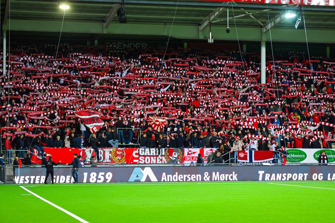 Sørsia vokser og vokser, og neste år får supportermiljøet mer plass å vokse i. (Foto: Thomas Andersen / NTB