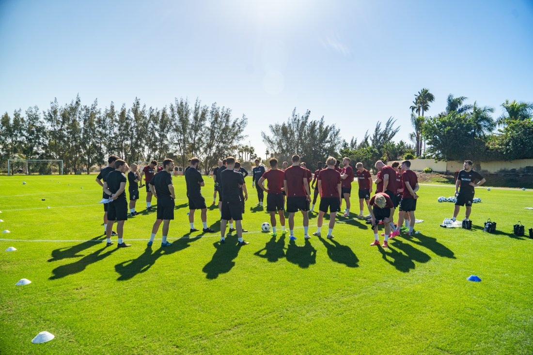 Fredag kveld ankommer Oskar Øhlenschlæger Gran Canaria, der resten av FFK-troppen for øyeblikket befinner seg på treningsleir. (Foto: Qwerty AS)