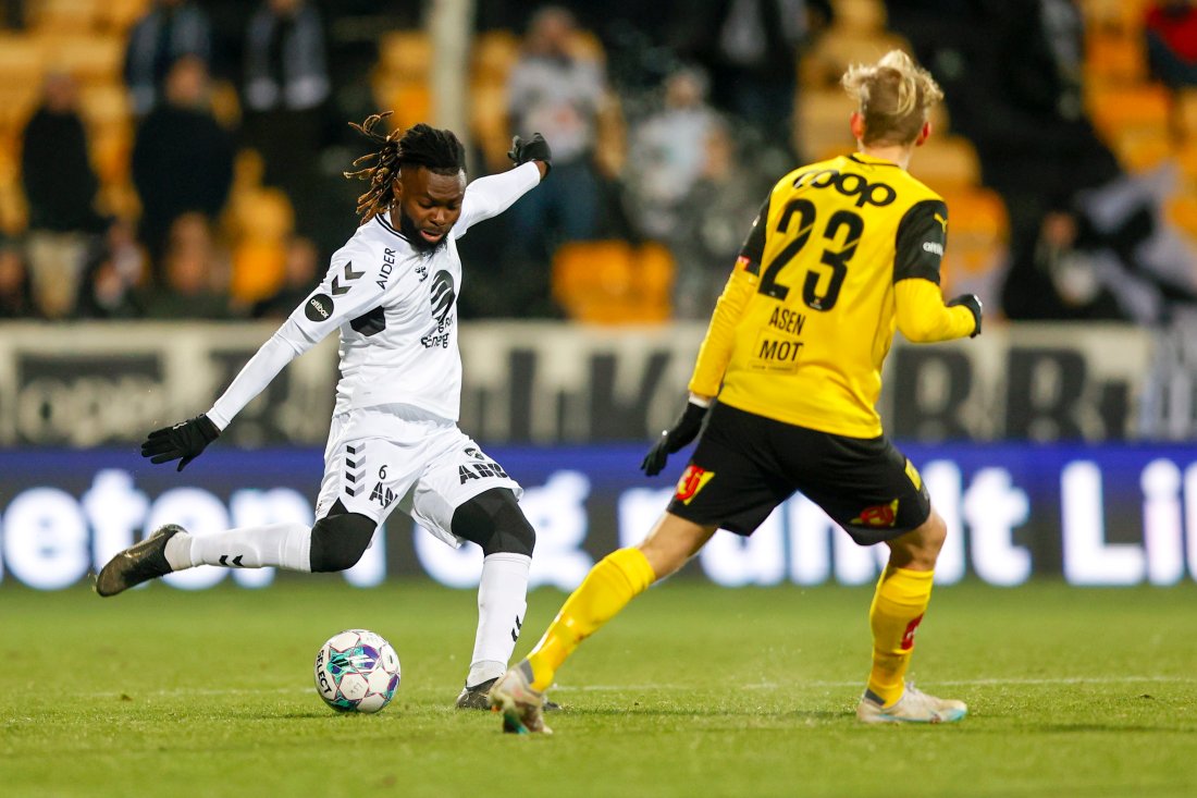 Leonard Owusu i aksjon under eliteseriekampen mellom Lillestrøm og Odd i 2023. (Foto: Frederik Ringnes / NTB)