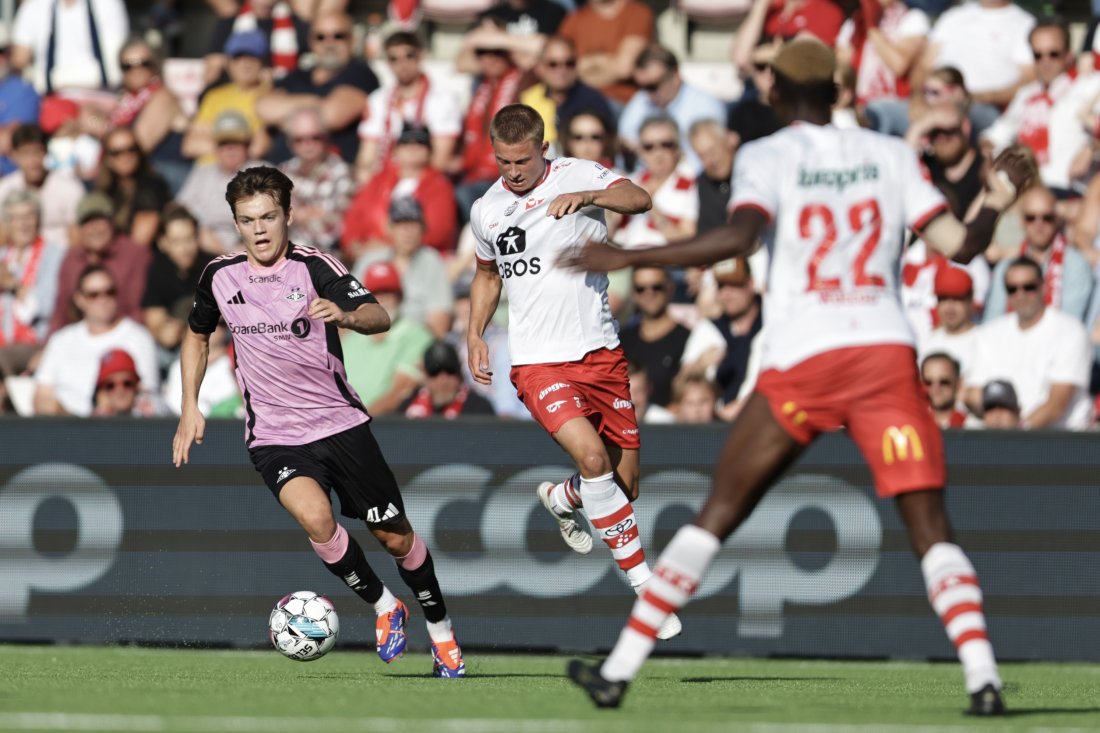 Brage Skaret skal representere Norge U21 den kommende landslagspausen. Her er han i duell med Rosenborgs Sverre Nypan, som også er med i U21-troppen. (Foto: Thomas Andersen / NTB)