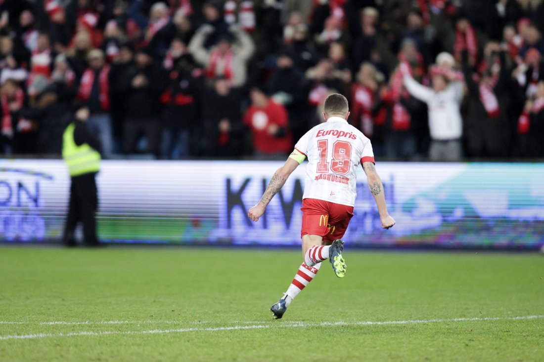 Júliús Magnússon jubler under NM-finalen for herrer mellom Fredrikstad og Molde på Ullevaal stadion i Oslo. (Foto: Amanda Pedersen Giske / NTB)