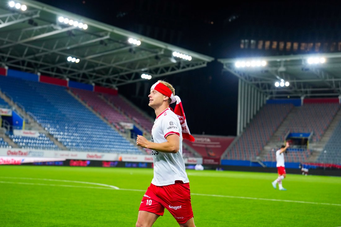 Morten Bjørlo sikret seieren i kvartfinalen i NM mellom Vålerenga og Fredrikstad på Intility Arena. (Foto: Beate Oma Dahle / NTB)